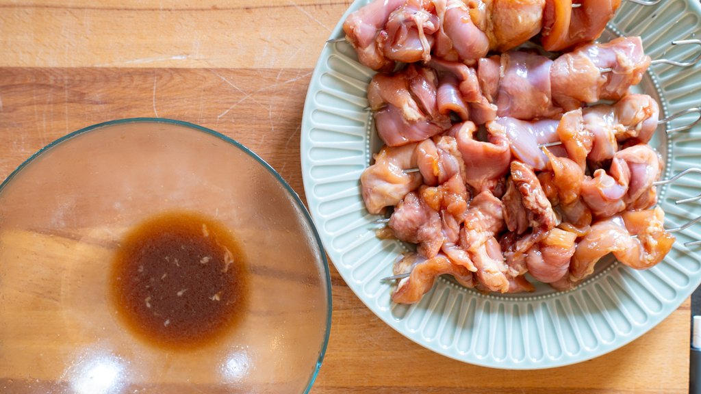 Brochetas de pollo glaseadas en freidora de aire