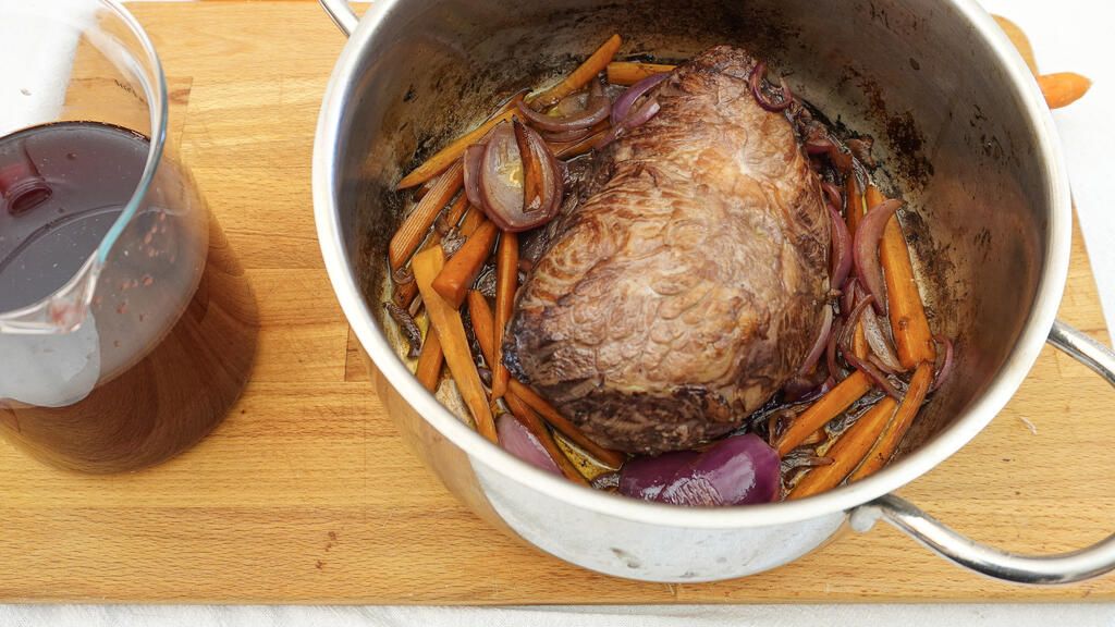 Estofado de carne de res al vino tinto