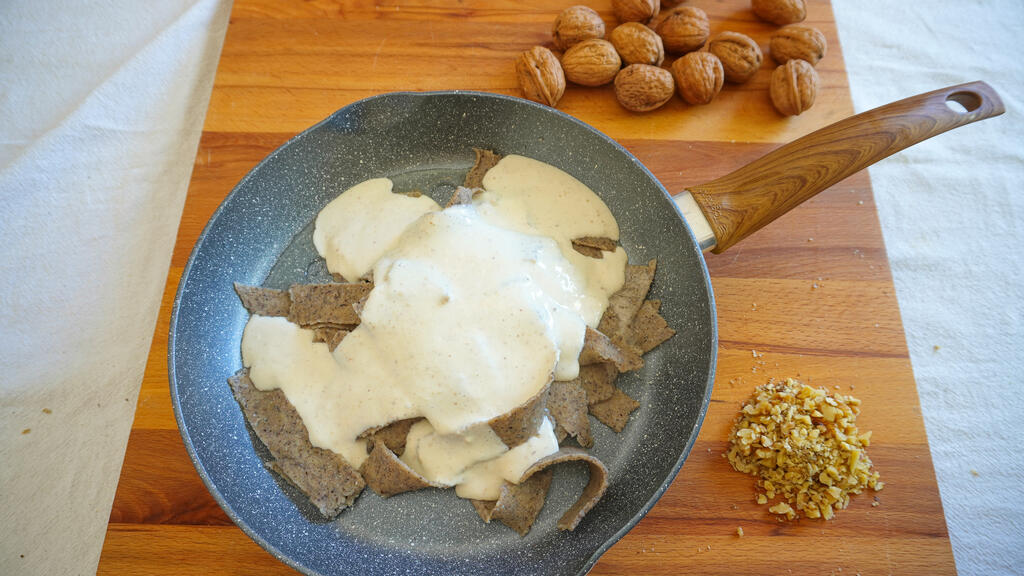 Pappardelle de trigo sarraceno con fondue de Asiago y nueces