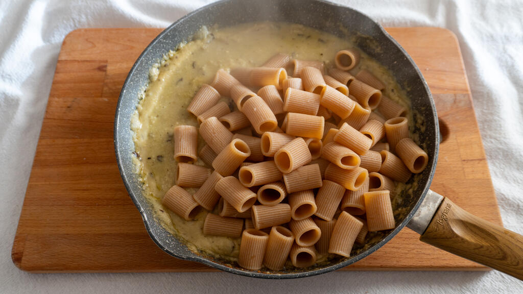 Pasta con pesto de berenjenas