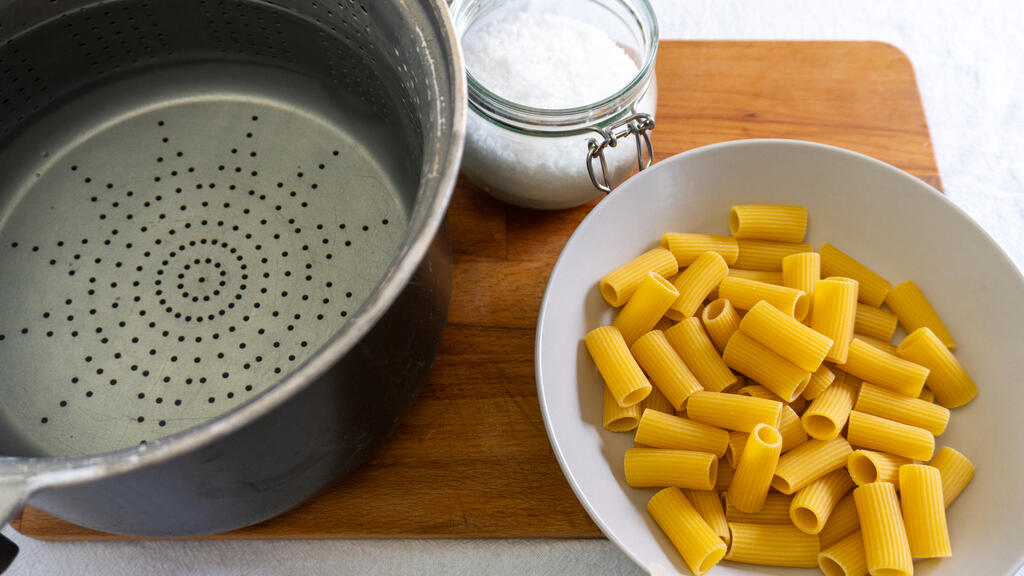 Pasta con salmón y eneldo