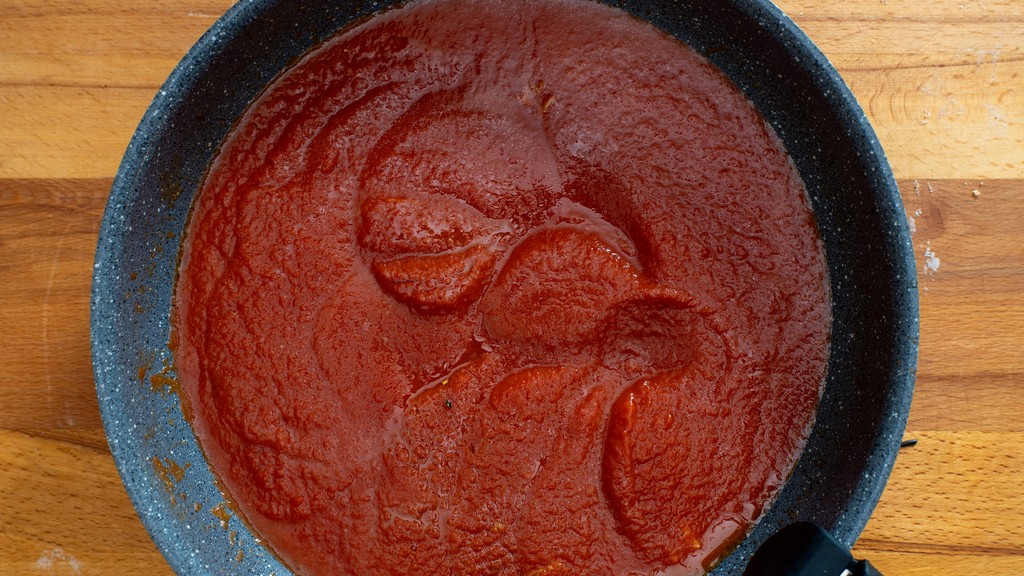 Boulettes de pain à la sauce tomate