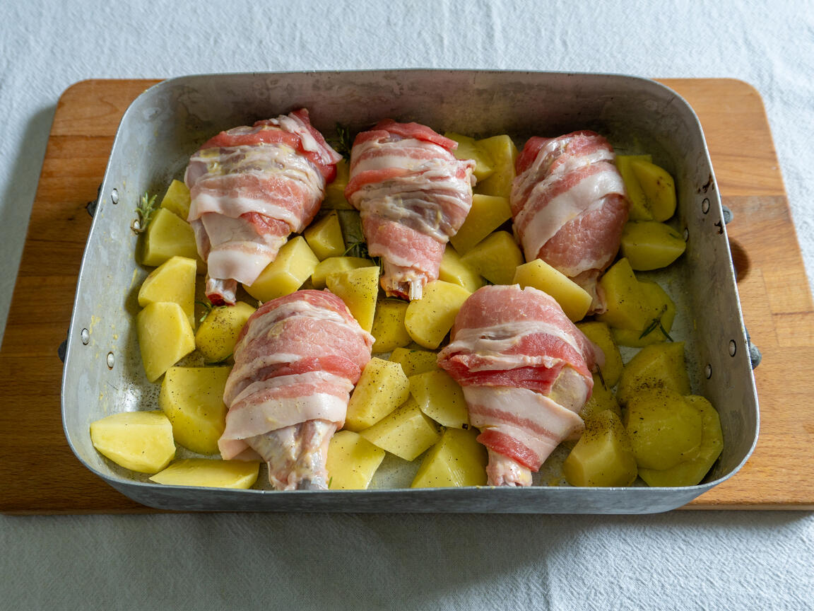Cuisses de poulet au lard au four - étape 4