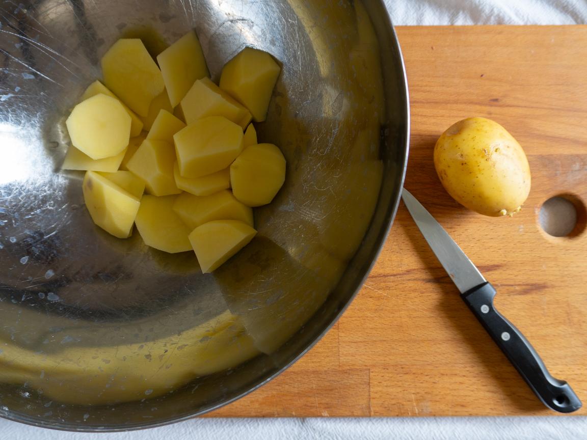 Cuisses de poulet et pommes de terre à la friteuse à air - étape 1