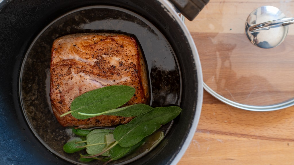 Échine de porc à la bière et à la sauge