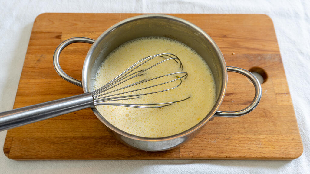 Gâteau émietté à la crème - étape 1