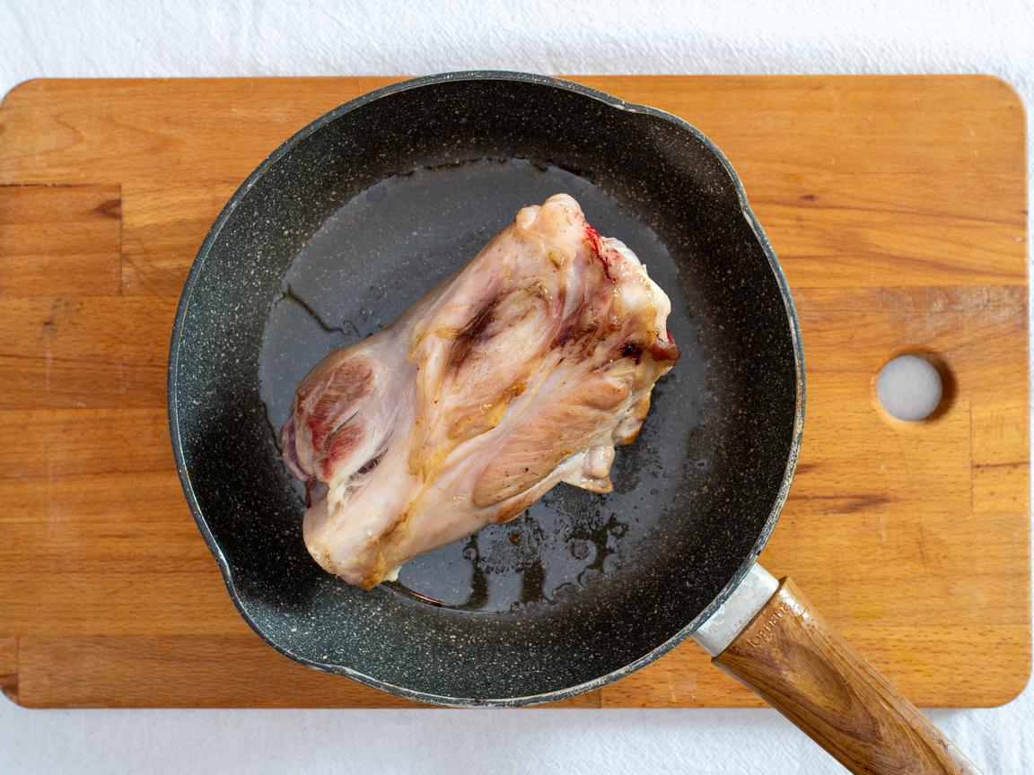 Jarret de porc aux pommes de terre rôties - étape 2