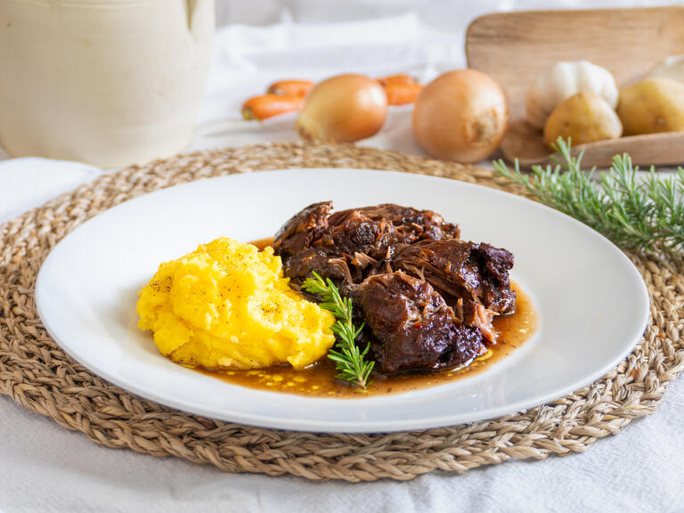 Joue de porc au vin rouge