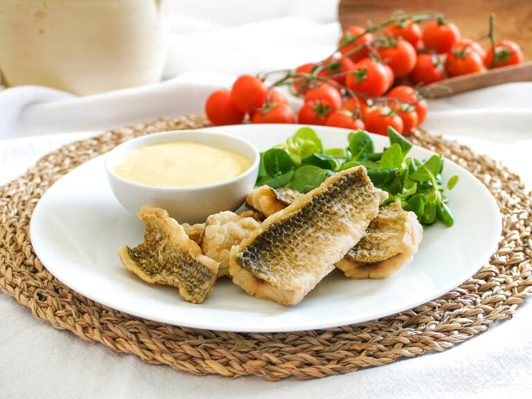 Mulet frit avec mayonnaise au soja