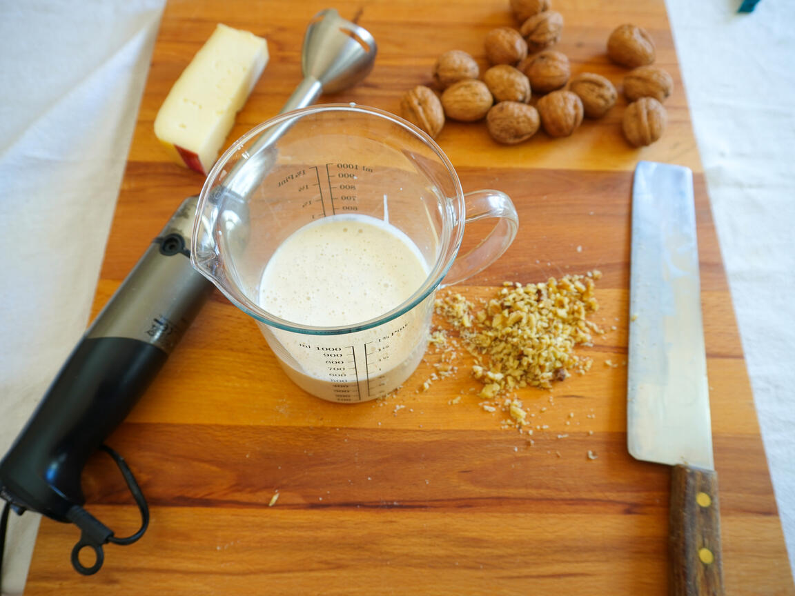 Pappardelle de sarrasin avec fondue d'Asiago et noix - étape 6