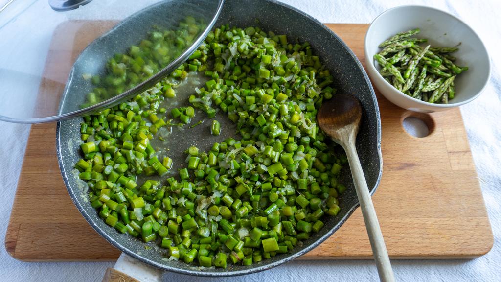 Pâtes à la crème d'asperges et aux noix - étape 3