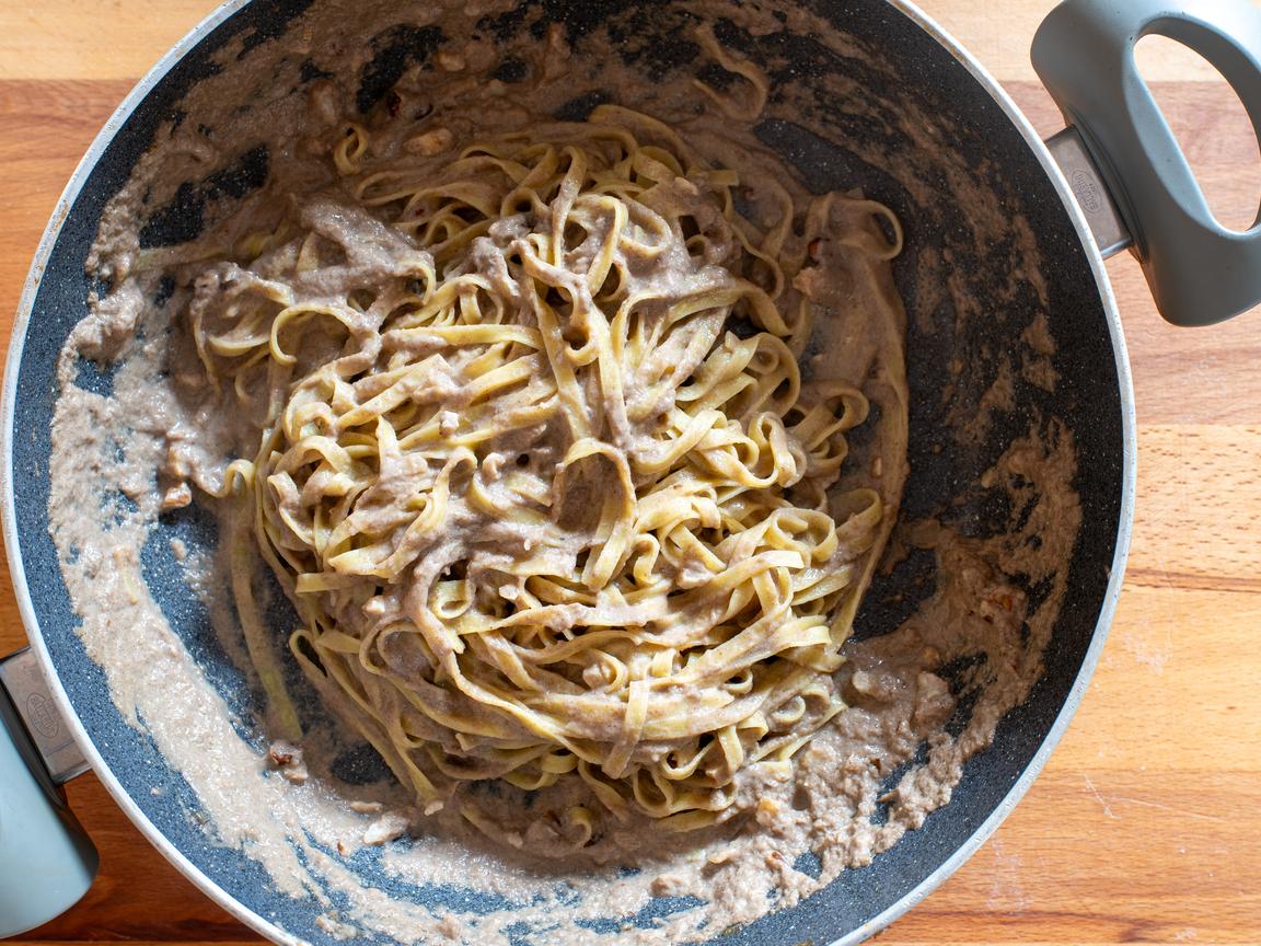 Pâtes à la crème de champignons et de noix - étape 7