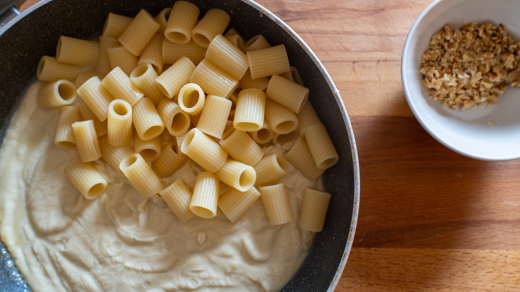 Pâtes à la crème de chou-fleur et noix