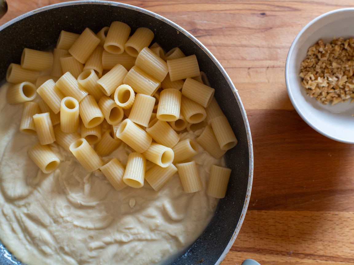 Pâtes à la crème de chou-fleur et noix - étape 6