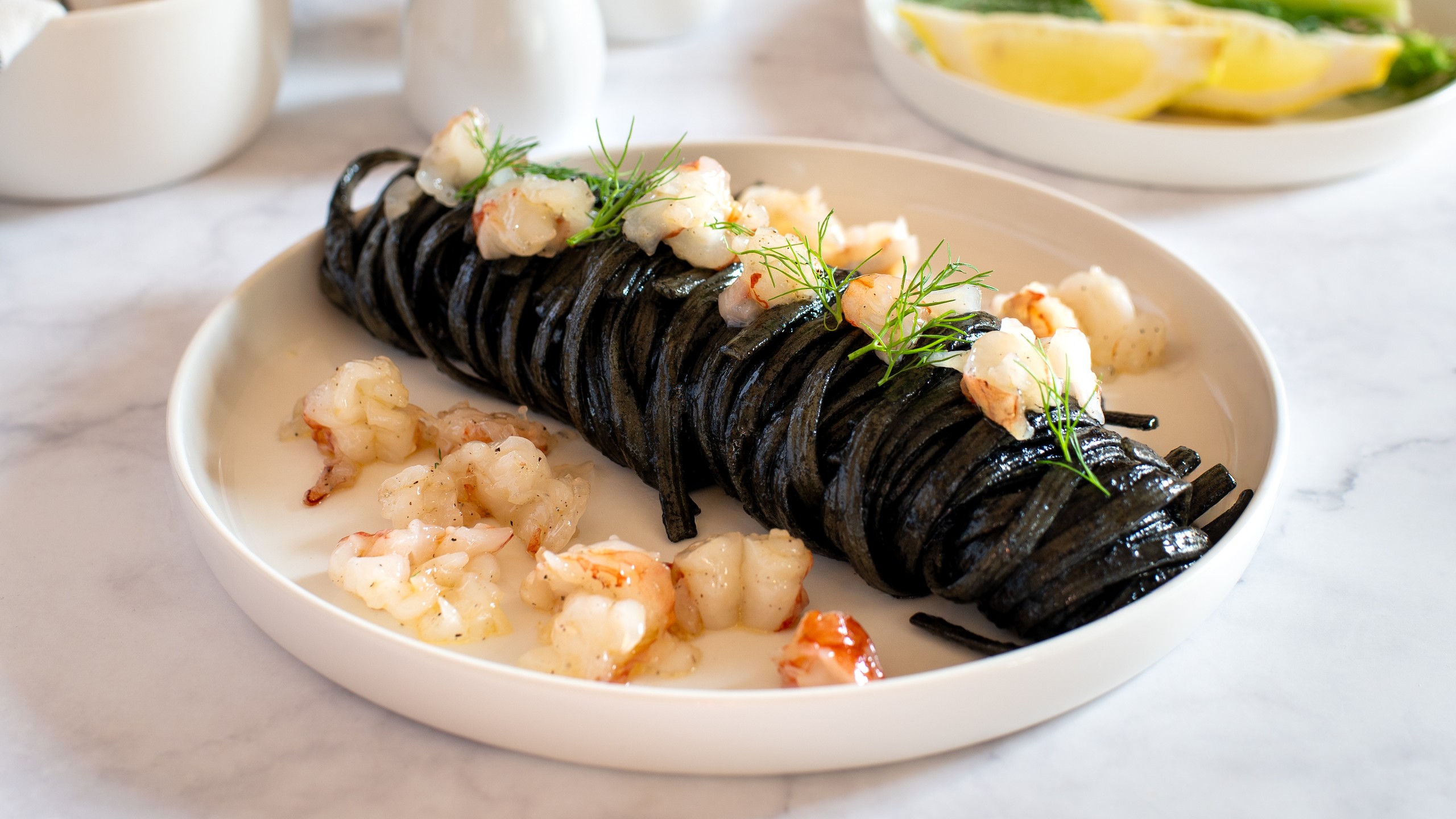 Pâtes à l’encre de seiche et crevettes