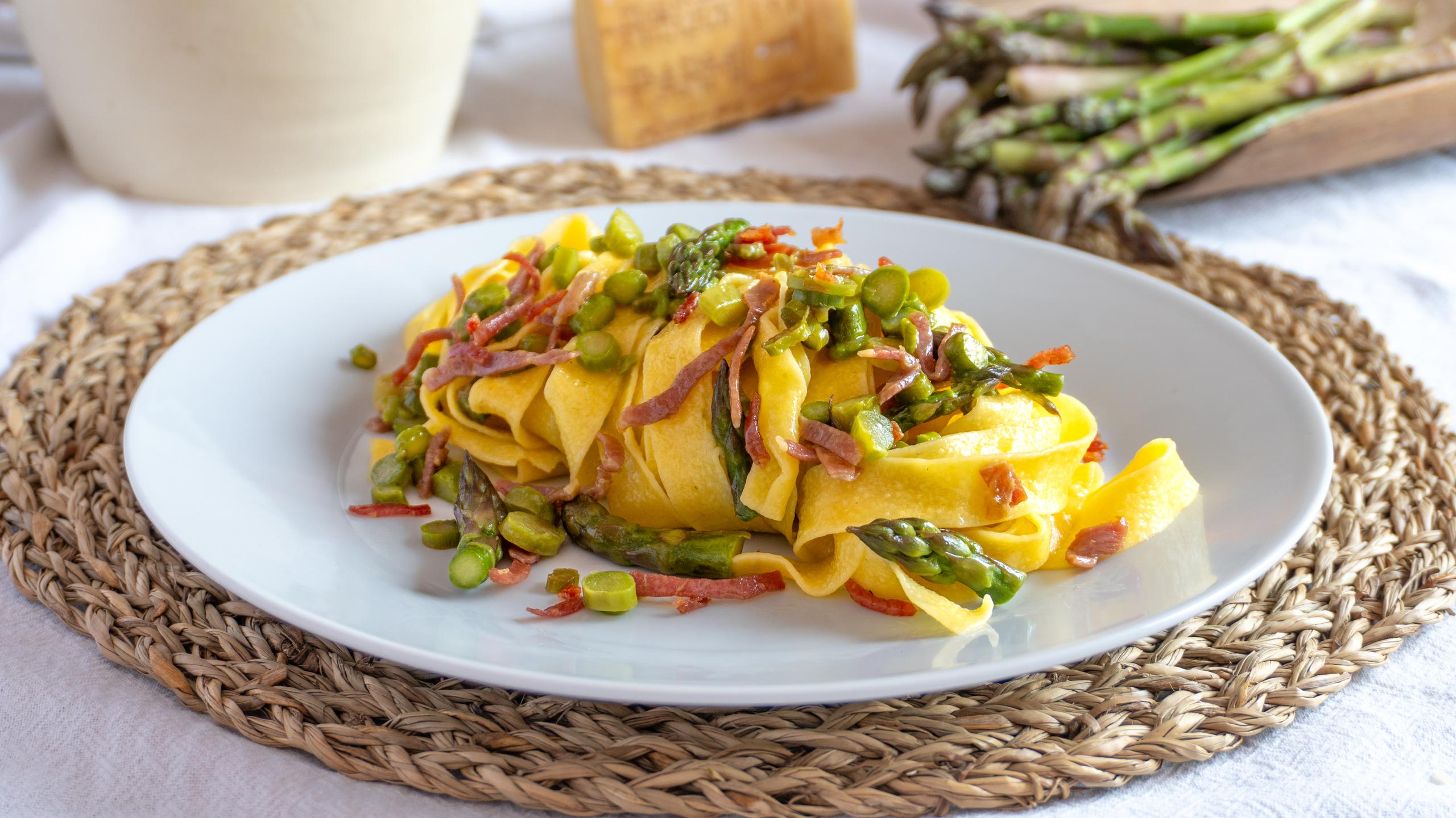 Pâtes aux asperges et au jambon
