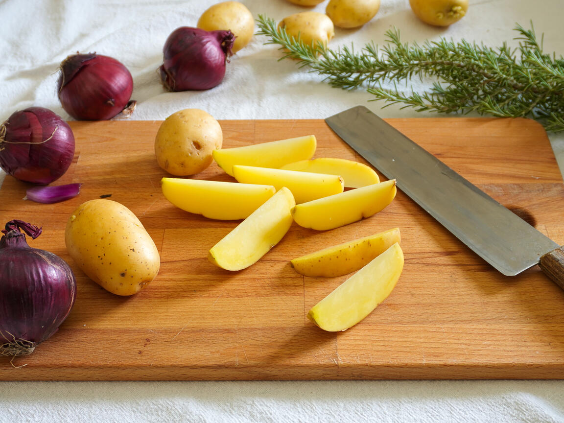 Poulet au four avec oignons et pommes de terre - étape 3