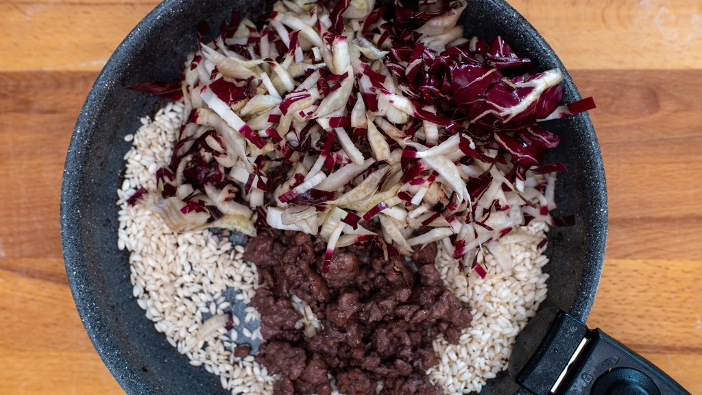 Risotto au radicchio rouge et à la saucisse