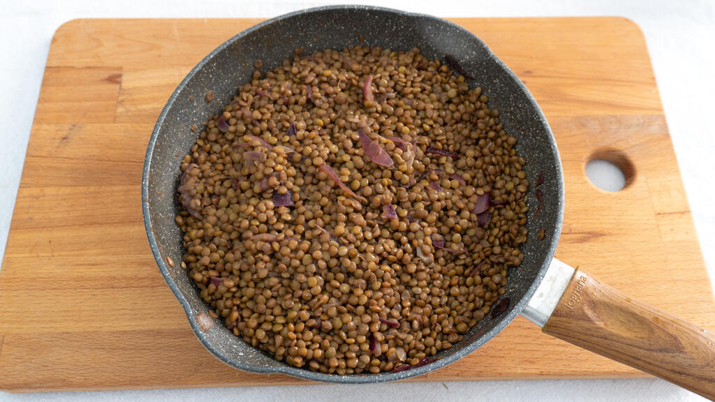 Cotechino grillé avec des lentilles