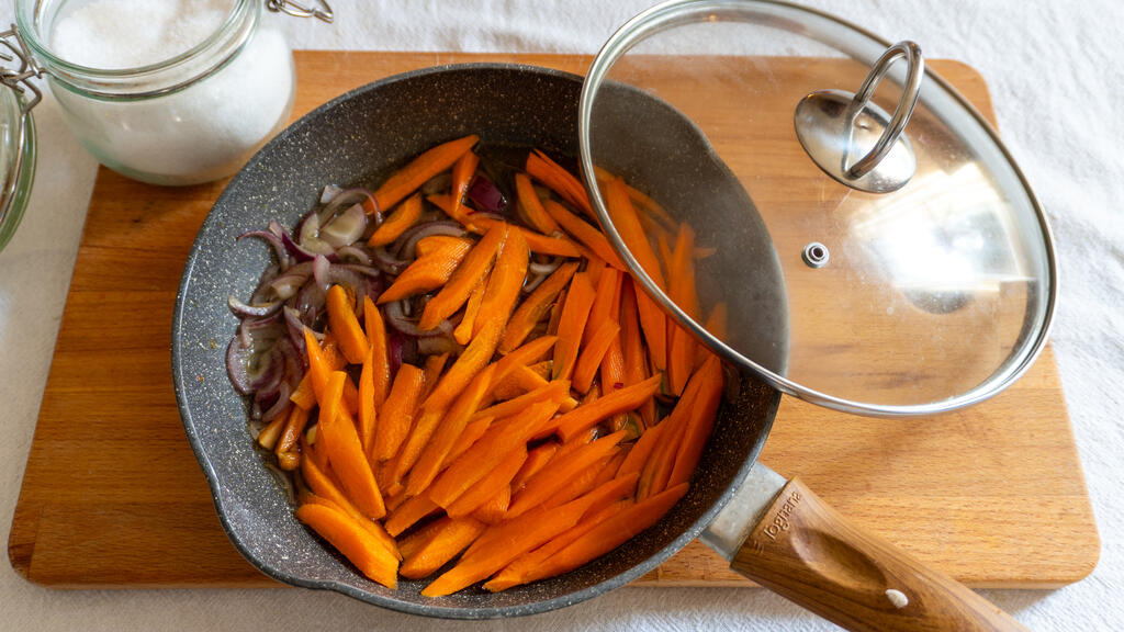 Échine de porc à la moutarde avec crème de carottes