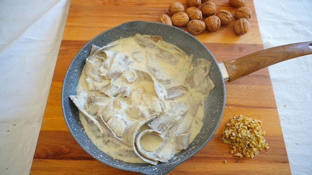 Pappardelle de sarrasin avec fondue d'Asiago et noix