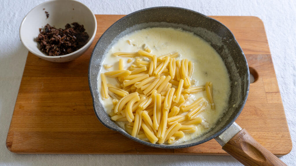 Pâtes au gorgonzola et aux olives noires
