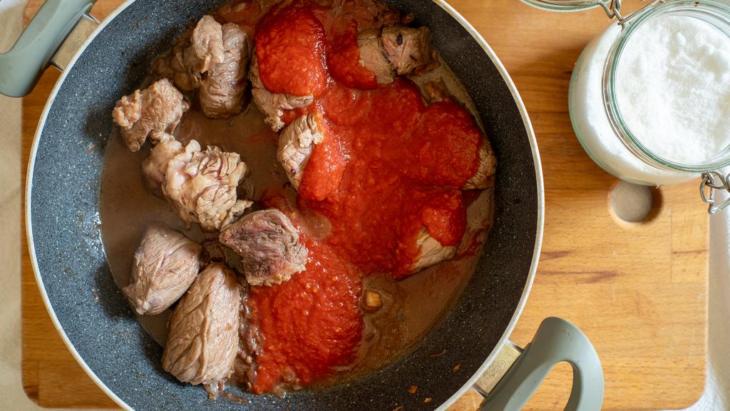 Ragoût de bœuf à la sauce tomate et aux pommes de terre