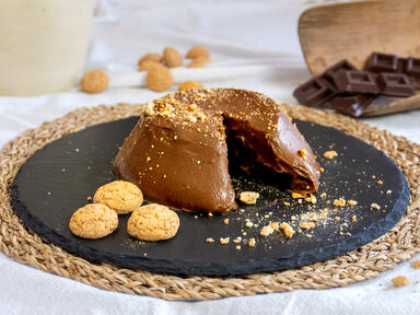 Il budino al cioccolato è un dessert vellutato, se...