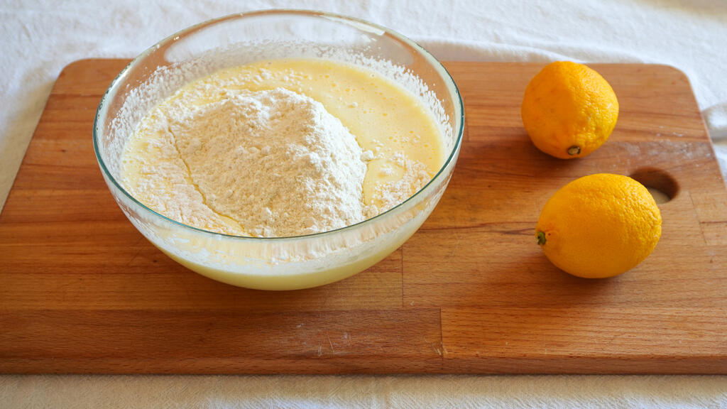 Ciambella allo yogurt - passo 2