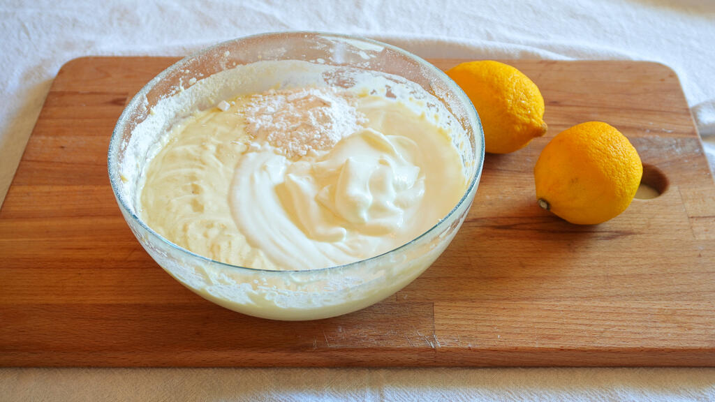 Ciambella allo yogurt - passo 3