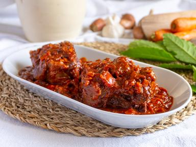 È un piatto tradizionale della cucina romana, ricc...