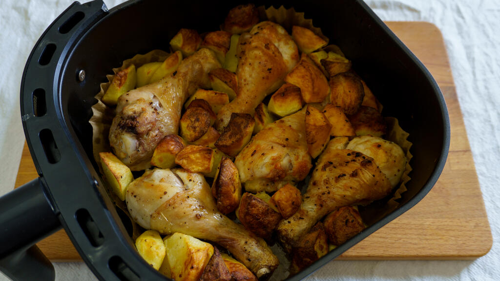 Cosce di pollo e patate in friggitrice ad aria - passo 4