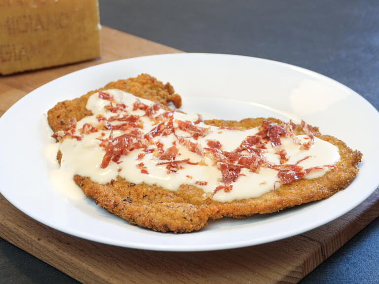 Cotoletta alla bolognese