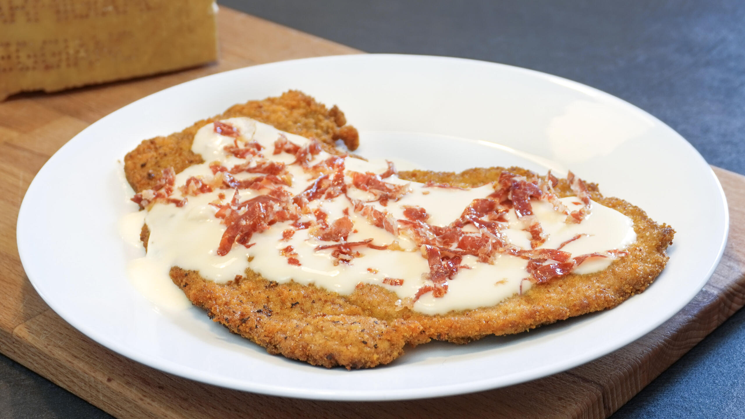 Cotoletta alla bolognese