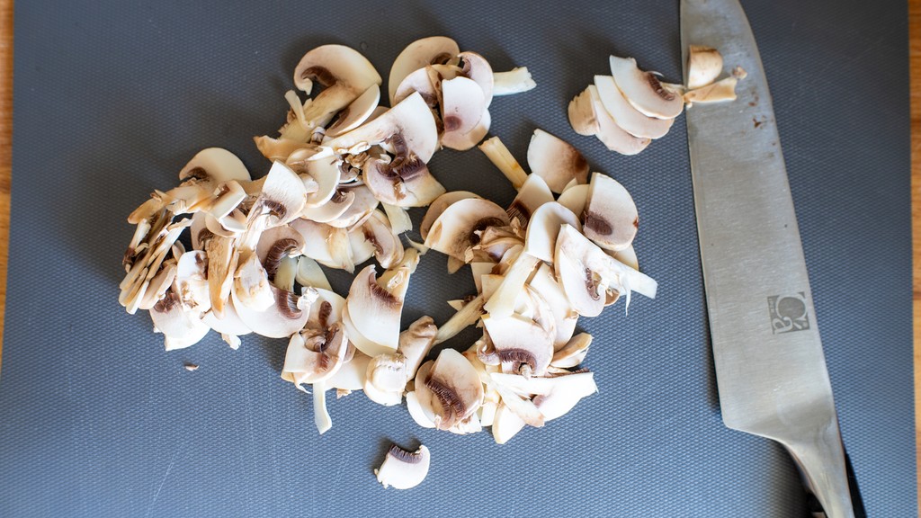 Crepes salate ai funghi - passo 1