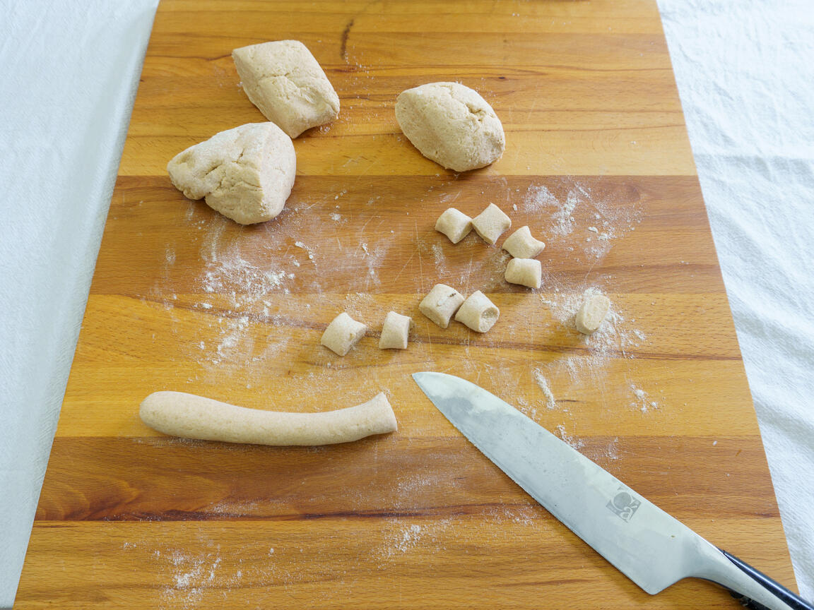 Gnocchi di farro con ricotta e speck - passo 3