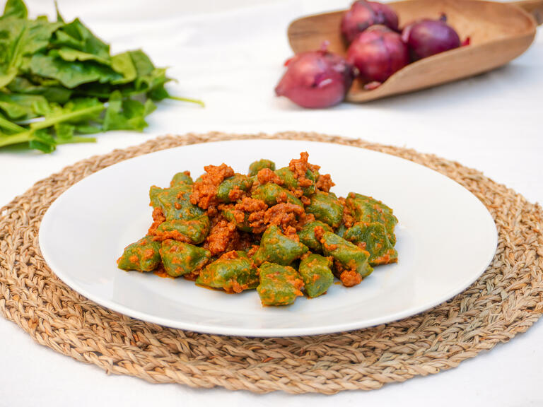 Gnocchi verdi al ragù