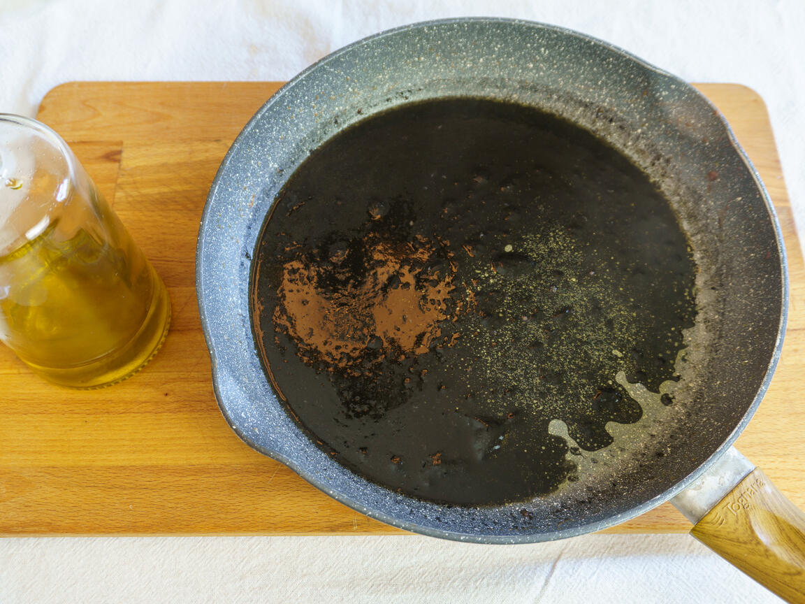 Linguine al nero di seppia e calamari - passo 3