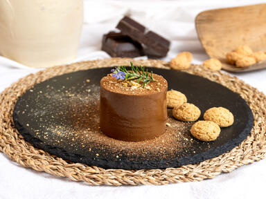 Mousse al cioccolato senza uova, con pochissimi in...