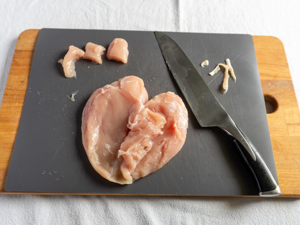 Nuggets di pollo in friggitrice ad aria - passo 1