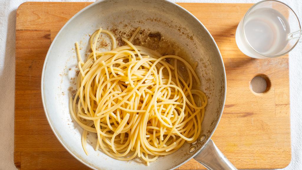 Pasta al burro e alici