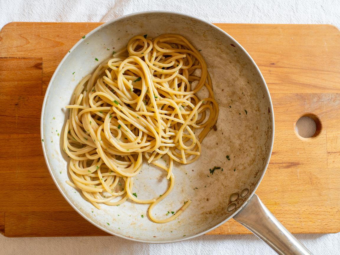 Pasta al burro e alici - passo 5
