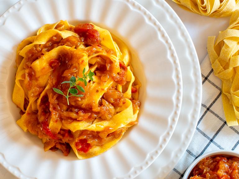 Pasta al friggione bolognese