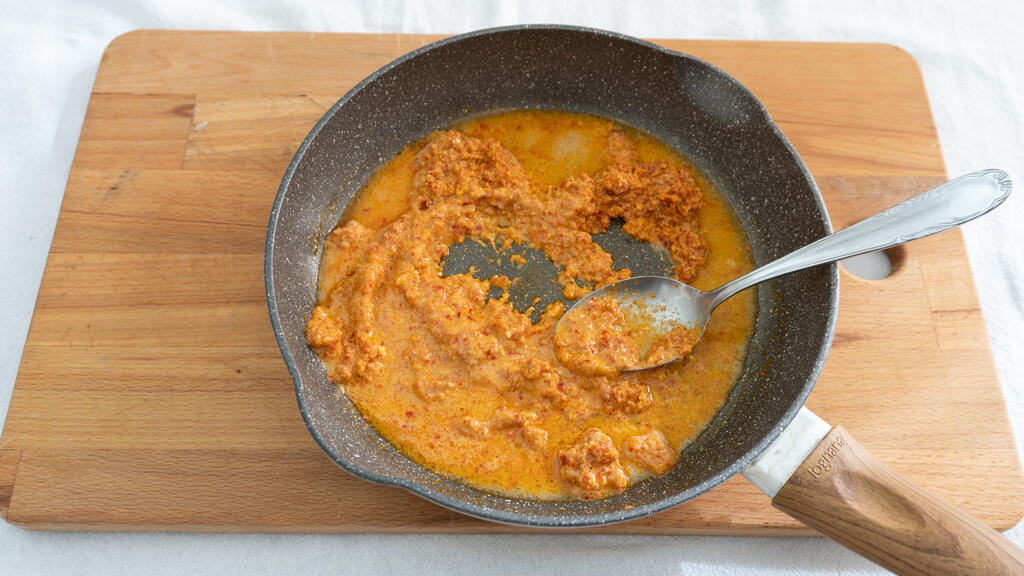 Pasta al pesto di pomodori secchi - passo 2