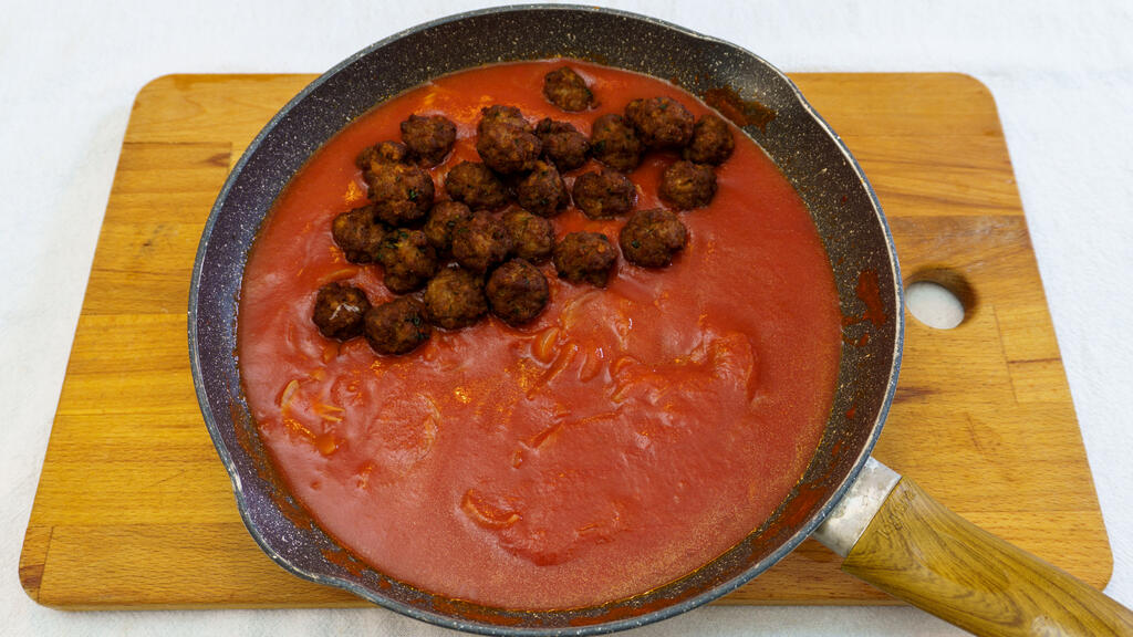 Pasta al sugo con polpette - passo 10