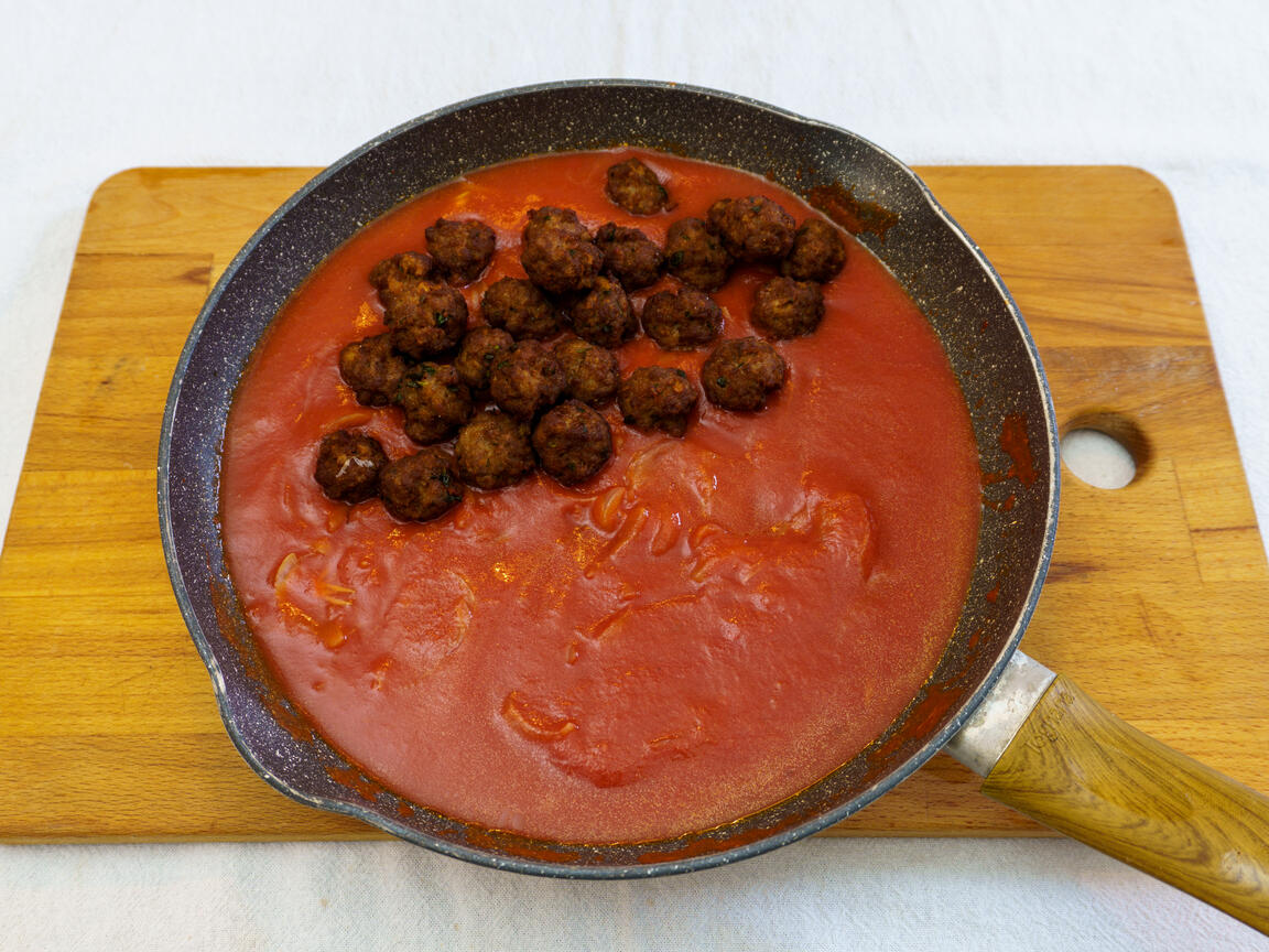 Pasta al sugo con polpette - passo 10