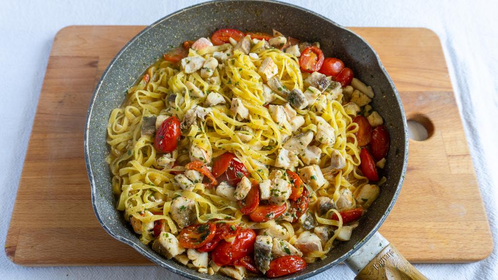 Pasta al sugo di gallinella di mare