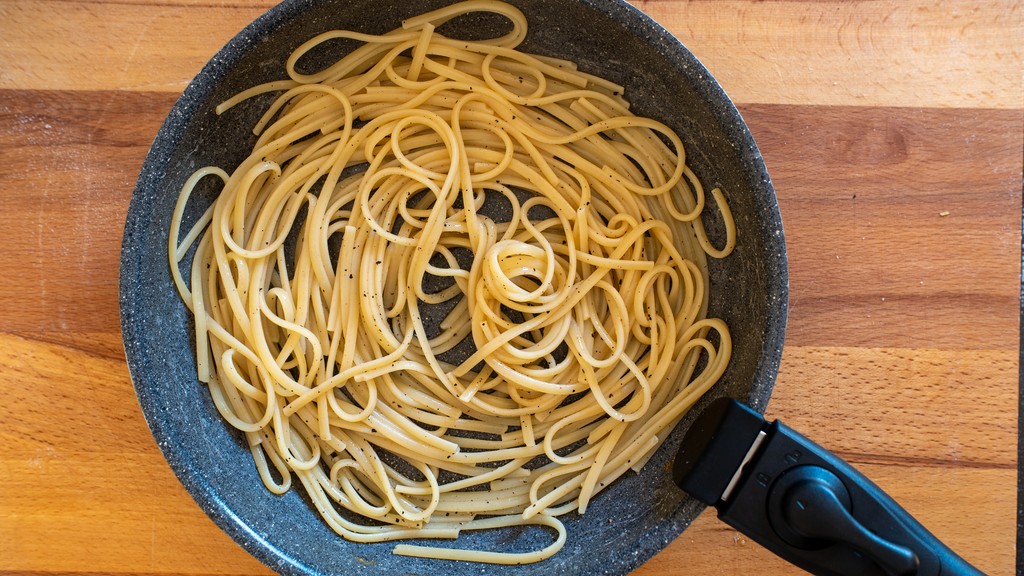Pasta cacio e pepe