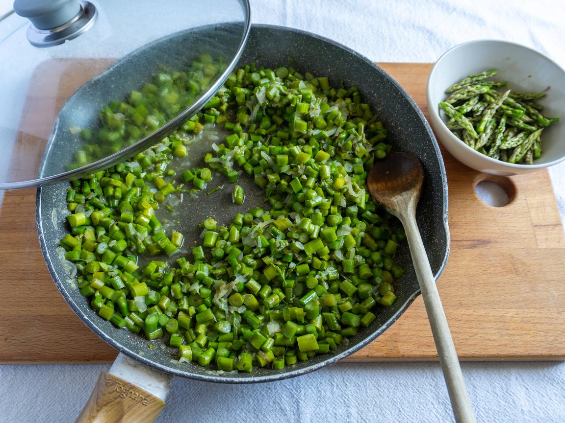 Pasta con crema di asparagi e noci - passo 3