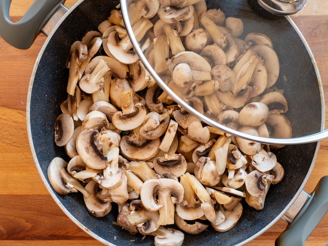 Pasta con crema di prataioli e noci - passo 3